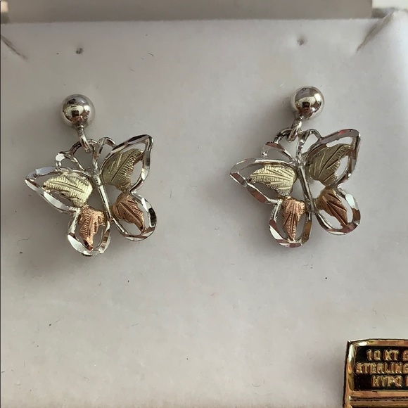 Jewelry - Picture 5 of 6